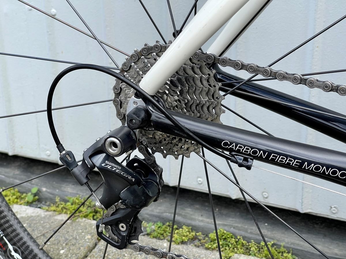 Kuota Kharma T52 22V Branco e Preto - Dárien Bike Shop