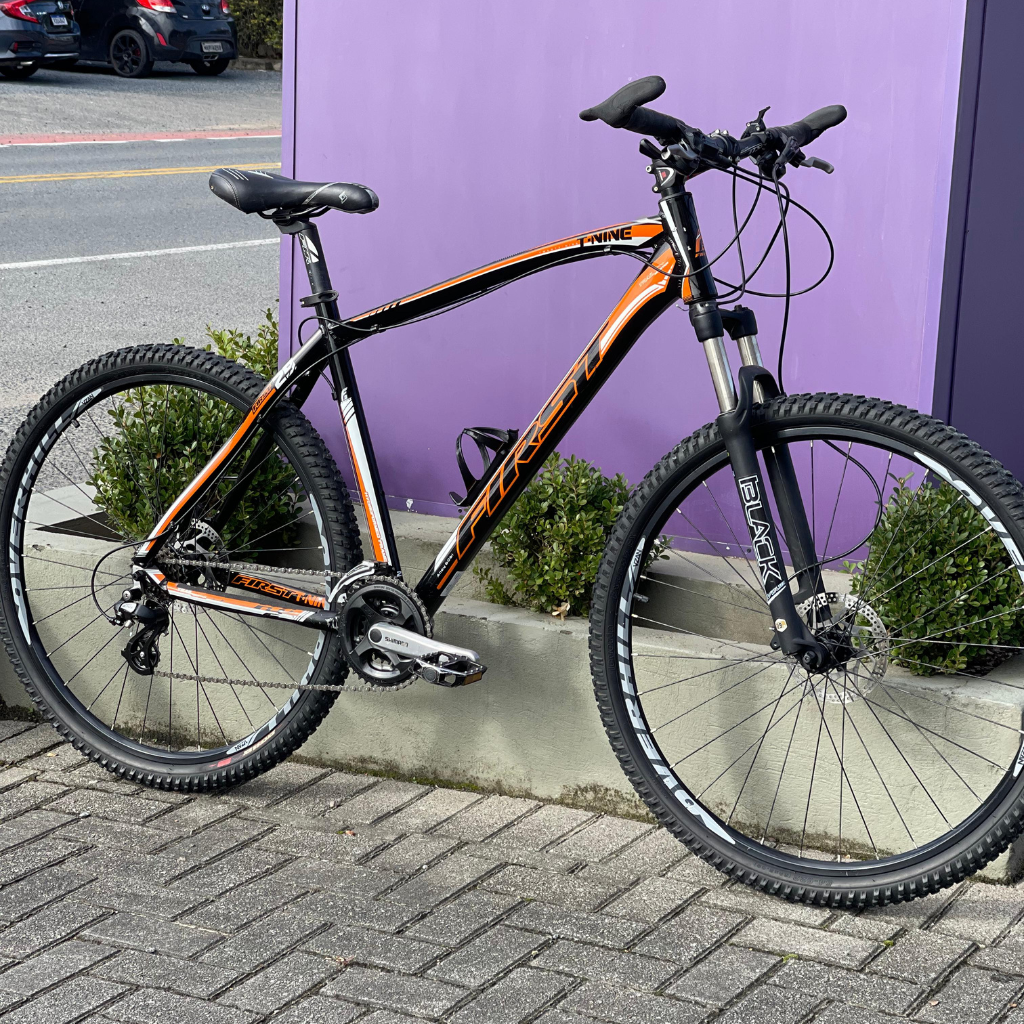 Bicicleta Usada Aro 29 First T-Nine T19 21V Preto/Laranja