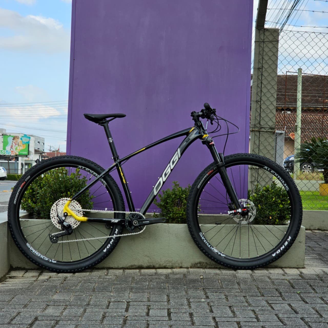 Bicicleta Oggi Big Wheel 7.2 12V Boost Preto/Amarelo/Cinza