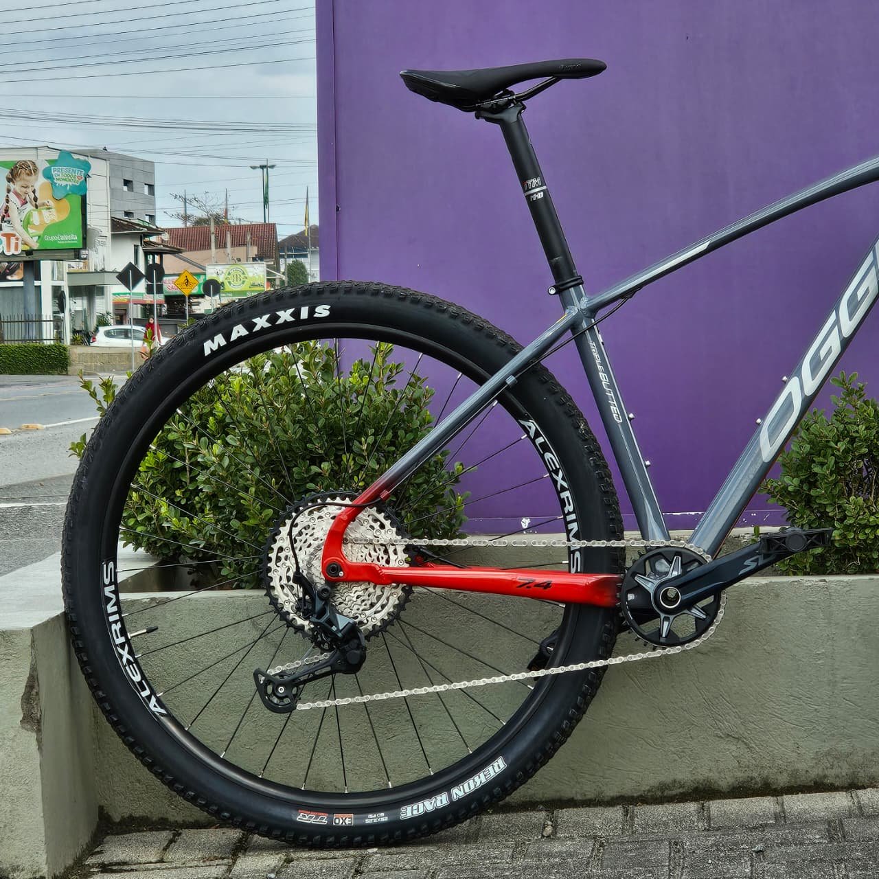 Bicicleta Aro 29 Oggi Big Wheel 7.4 SLX Grafite/Vermelho